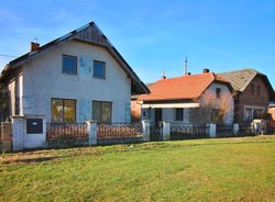Exkluzivně nabízíme k prodeji rodinný dům v obci Babice nedaleko Hradce Králové