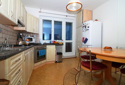 Nabízíme k prodeji zrekonstruovaný byt 2,5+1 s balkónem ve zrevitalizovaném domě v Jihlavě