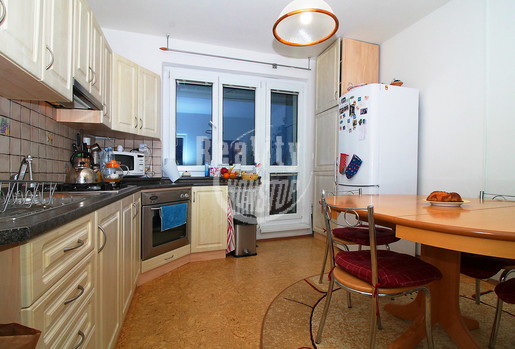 Nabízíme k prodeji zrekonstruovaný byt 2,5+1 s balkónem ve zrevitalizovaném domě v Jihlavě - Fotka 4