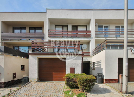 Exkluzivní prodej řadového rodinného domu se zahradou a garáží v Jihlavě - Fotka 1
