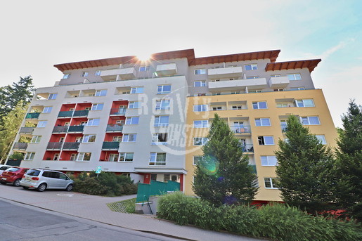 Nabízíme k prodeji samostatné parkovací stání v Rezidenci Heulos v Jihlavě, Březinova ulice - Fotka 2