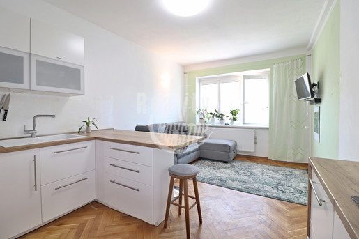 Nabízíme k prodeji zděný kompletně zrekonstruovaný byt 3+kk v Erbenově ulici, Jihlava - Fotka 1