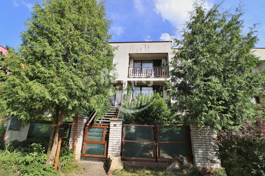 Nabízíme k prodeji krajový řadový rodinný dům ve vyhledávané lokalitě města Jihlavy - Fotka 1