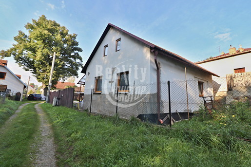 Nabízíme k prodeji samostatný rodinný dům v Dobroníně u Jihlavy - Fotka 1