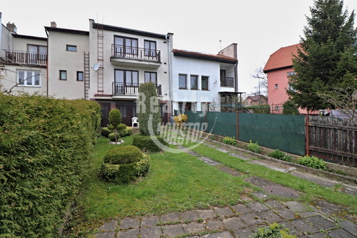 Exkluzivní prodej řadového rodinného domu se zahradou a dvougaráží v Jihlavě - Fotka 18