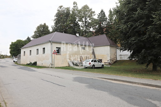 Prodej domu s uzavřeným dvorem a novou střechou v obci Budkov - Fotka 19