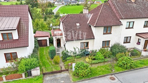 Exkluzivní prodej rodinného domu s velkou zahradou a garáží v Brtnici u Jihlavy - Fotka 1