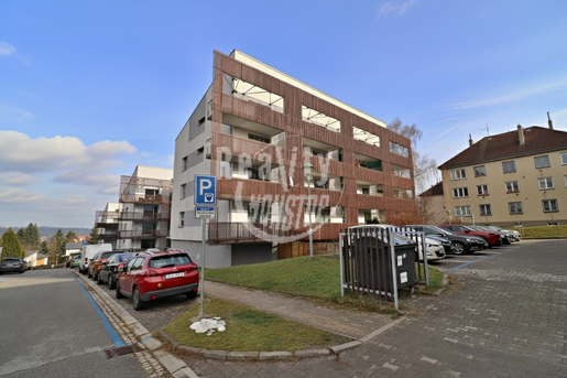 Nabízíme k pronájmu zděný byt 2+kk s prostorným balkónem v Jihlavě, ulice Zátopkova - Fotka 1