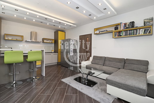 Pronájem nízkonákladového bytu 2+kk včetně vybavení, Jihlava,  ulice Úvoz - Fotka 1