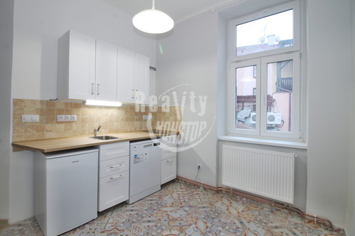 Nabízíme k prodeji kompletně zrekonstruovaný byt 2+1 v ulici Palackého v Jihlavě.  - Fotka 1