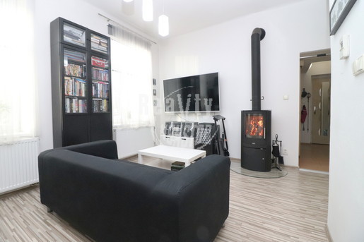 Zděný zrekonstruovaný byt 2+kk s krbovou vložkou a zahradou v ulici Mlýnská, Jihlava - Fotka 4