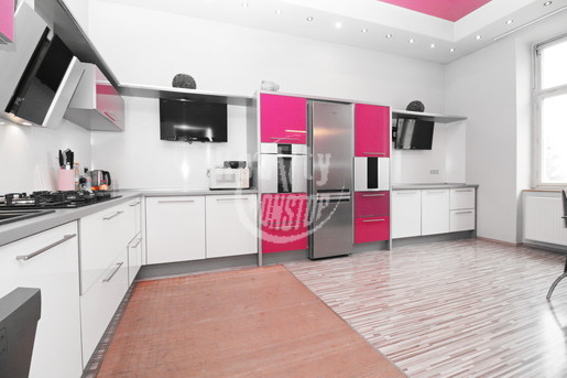 Nabízíme k pronájmu zděný velkometrážní byt 2+1 poblíž centra Jihlavy, Mahlerova ulice - Fotka 6