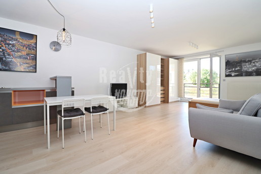 Nabízíme pronájem nadstandardního bytu 1+kk s balkónem na ulici Halasova, v krajském městě Jihlavě - Fotka 2