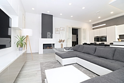 Nadstandardně zrekonstruovaný zděný byt 3+KK, Bezručova ulice, Jihlava - Fotka 1