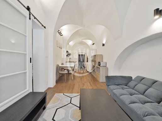 Nabízíme k pronájmu kompletně zrekonstruovanou bytovou jednotku 2+kk v Jihlavě, ulice Brněnská - Fotka 1