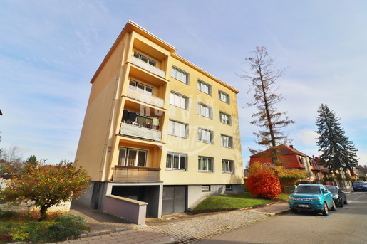 Prostorný zděný byt 3+1 s lodžií, Jihlava - Ulice Erbenova. - Fotka 1