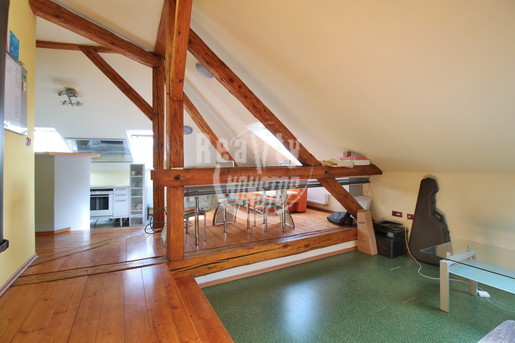 Nabízíme k pronájmu zděný velkometrážní byt 3+KK poblíž centra Jihlavy, Mahlerova ulice - Fotka 1