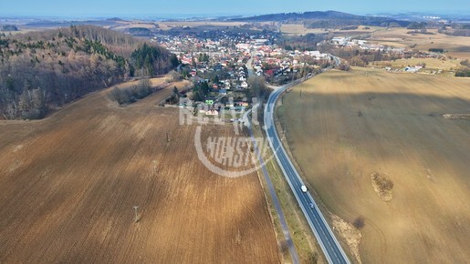 Strategický pozemek 11 125 m² u sjezdu z D1 (Štoky) - Fotka 1
