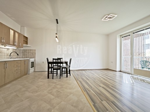 Nabízíme k pronájmu zděný byt 2+kk s prostorným balkónem v Jihlavě, ulice Zátopkova - Fotka 8