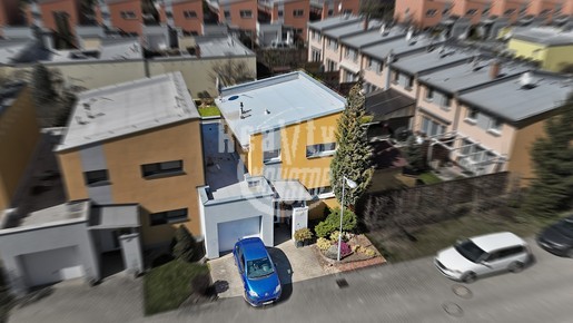 Prodej moderního řadového domu s terasou a zahradou – Jihlava, ul. Na Dolech - Fotka 24