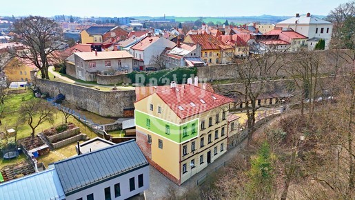 Pronájem prostorného bytu 1+1 s parkováním v Jihlavě, Březinovy sady. - Fotka 1