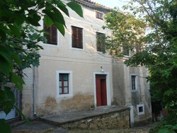 Prodej kamenného domu k rekonstrukci ve vzdálenosti 5 km od moře, Bribir, Chorvatsko
