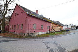 Prodej komerčního objektu a rodinného domu v Brtnici nedaleko krajského města Jihlavy.