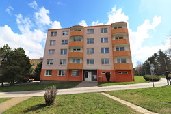 Nabízíme k prodeji panelový byt s balkónem v ulici Březinova, Jihlava