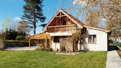 Exkluzivní prodej rodinného domu s velkou zahradou v obci Skorkov