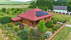 Nabízíme k prodeji zánovní, zděný rodinný dům v Šimanově, nedaleko Jihlavy