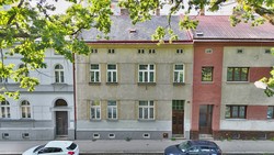 Prodej výjimečného rodinného domu se zahrádkou o 4 podlažích v Jihlavě, Štefánikovo náměstí