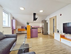 Pronájem nízkonákladového bytu 2+kk včetně vybavení, Jihlava,  ulice Úvoz