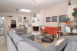 Prodej útulného atriového domu 3+kk se soukromým patiem a samostatnou garáží – ulice Na Dolech