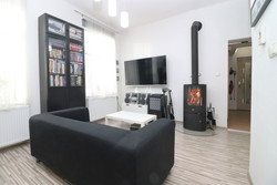 Zděný zrekonstruovaný byt 2+kk s krbovou vložkou a zahradou v ulici Mlýnská, Jihlava