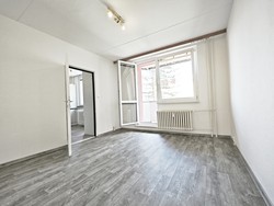 Nabízíme k pronájmu kompletně zrekonstruovaný byt 3+1 v ulici Telečská v Jihlavě