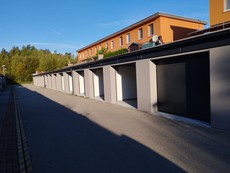 Prodej souboru nových garáží a skladu v Otíně, J…