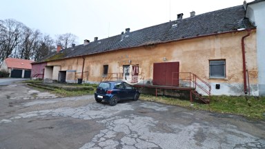 Prodej komerčního objektu a rodinného domu v Brtnici nedaleko krajského města Jihlavy.