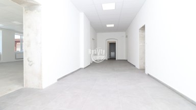 Pronájem komerční budovy s administrativními prostory a ateliéry v Jihlavě u nájezdu na D1