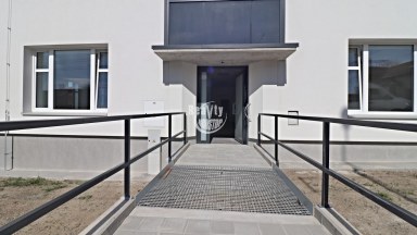 Pronájem komerční budovy s administrativními prostory a ateliéry v Jihlavě u nájezdu na D1