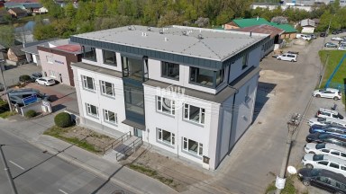 Pronájem části komerční budovy s administrativními prostory a ateliéry v Jihlavě u nájezdu na D1