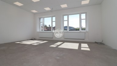 Pronájem části komerční budovy s administrativními prostory a ateliéry v Jihlavě u nájezdu na D1