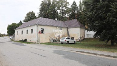 Prodej domu s uzavřeným dvorem a novou střechou v obci Budkov