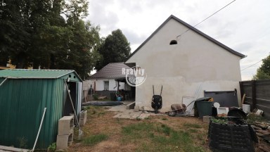 Prodej domu s uzavřeným dvorem a novou střechou v obci Budkov