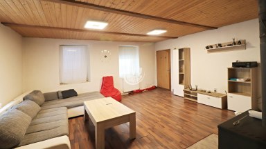 Prodej domu s uzavřeným dvorem a novou střechou v obci Budkov