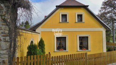Prodej krásného rodinného domu s navazujícím rozsáhlým pozemkem