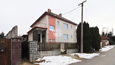 Exkluzivní prodej rodinného domu se zahradou, garáží a hospodářskou bodovou v obci Suchá