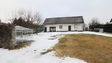 Exkluzivní prodej rodinného domu se zahradou, garáží a hospodářskou bodovou v obci Suchá