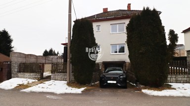 Exkluzivní prodej rodinného domu se zahradou, garáží a hospodářskou bodovou v obci Suchá