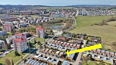 Prodej moderního řadového domu s terasou a zahradou – Jihlava, ul. Na Dolech