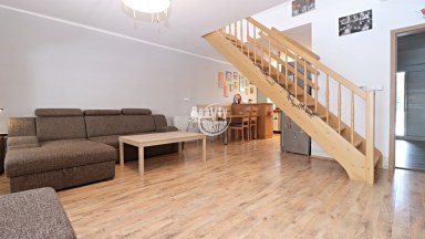 Prodej moderního řadového domu s terasou a zahradou – Jihlava, ul. Na Dolech